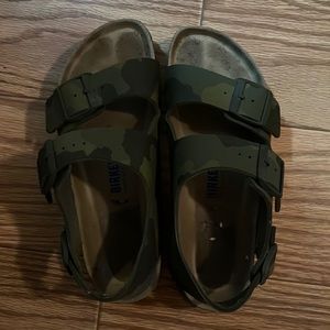 Lightly worn, great condition.